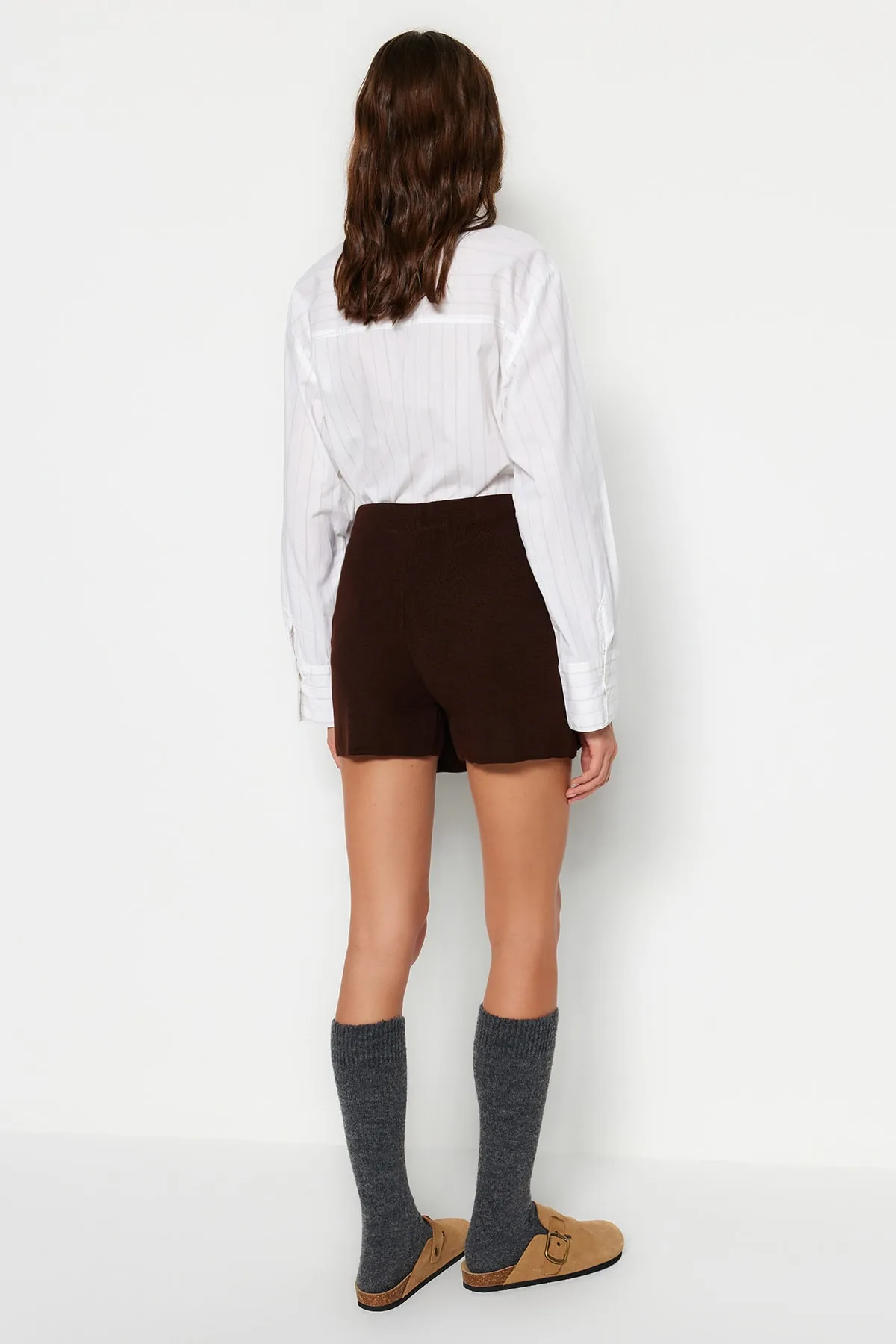 Trendyol Collection  Brauner taillierter Mini-Shorts-Strickrock TWOAW23ET00246
