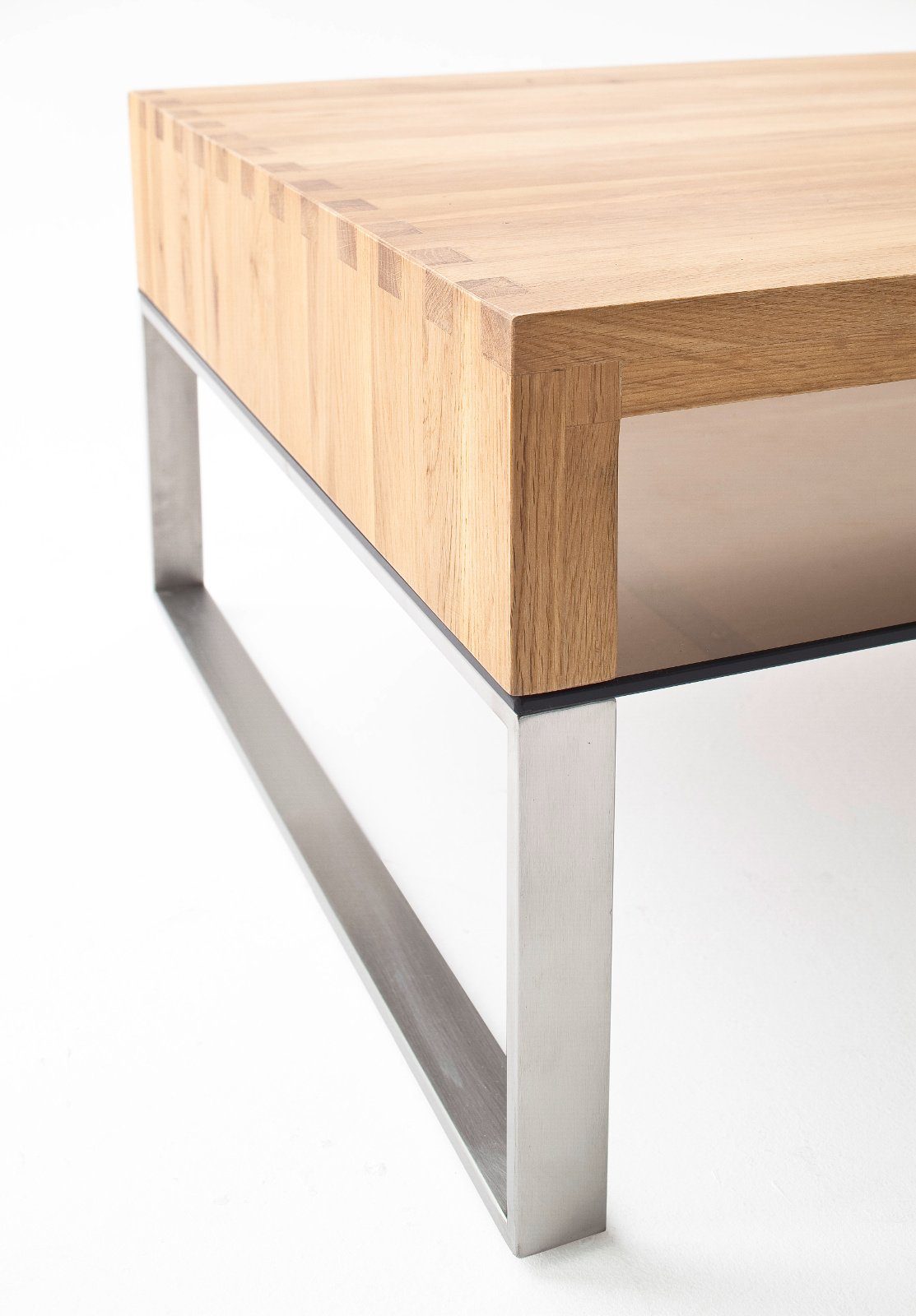 MCA furniture Couchtisch Hilary (Wohnzimmer Tisch mit Ablage, 110 x 70 cm), Asteiche massiv und Edelstahl