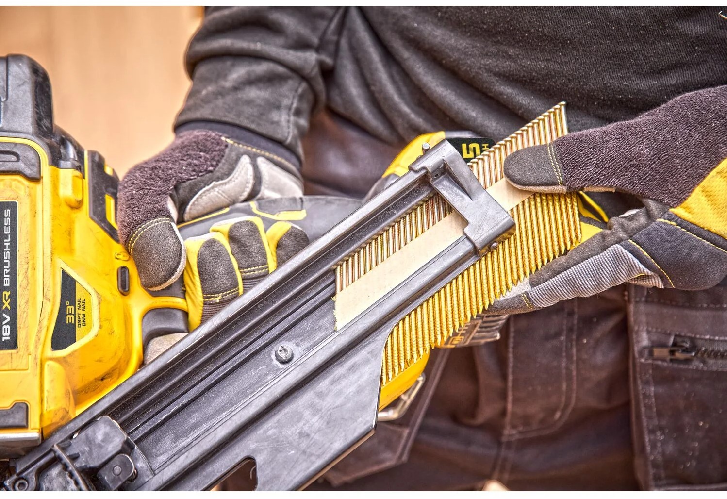 DeWalt DCN930N-XJ Sponkovačka na hřebíky 18V bez baterií a nabíječky 50-90 mm 2rychlostní