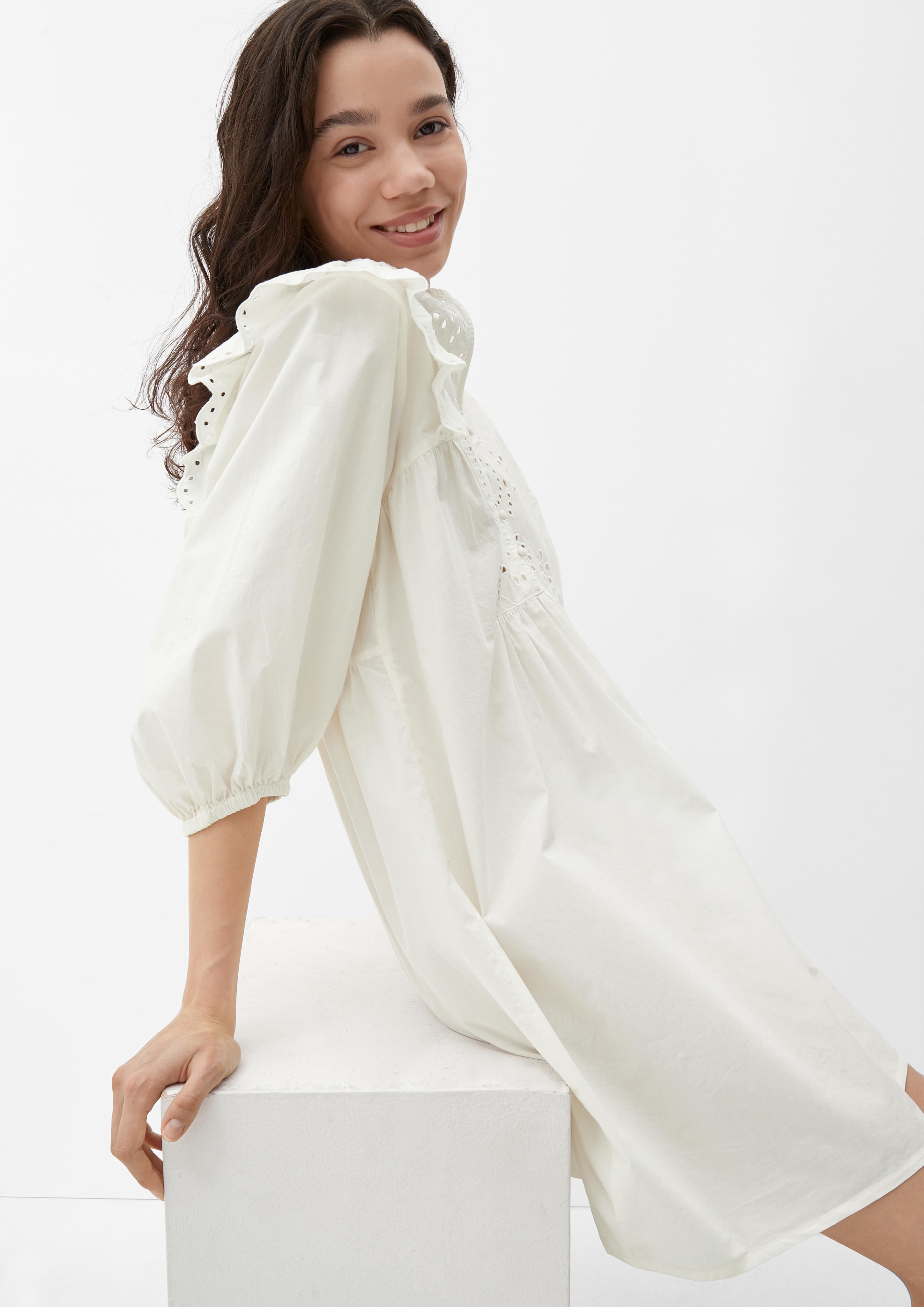 Kleid mit Lochstickerei  2125103-0200