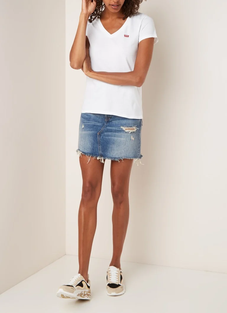 Μπλούζα Levi's Perfect με V λαιμόκοψη και κέντημα λογότυπου