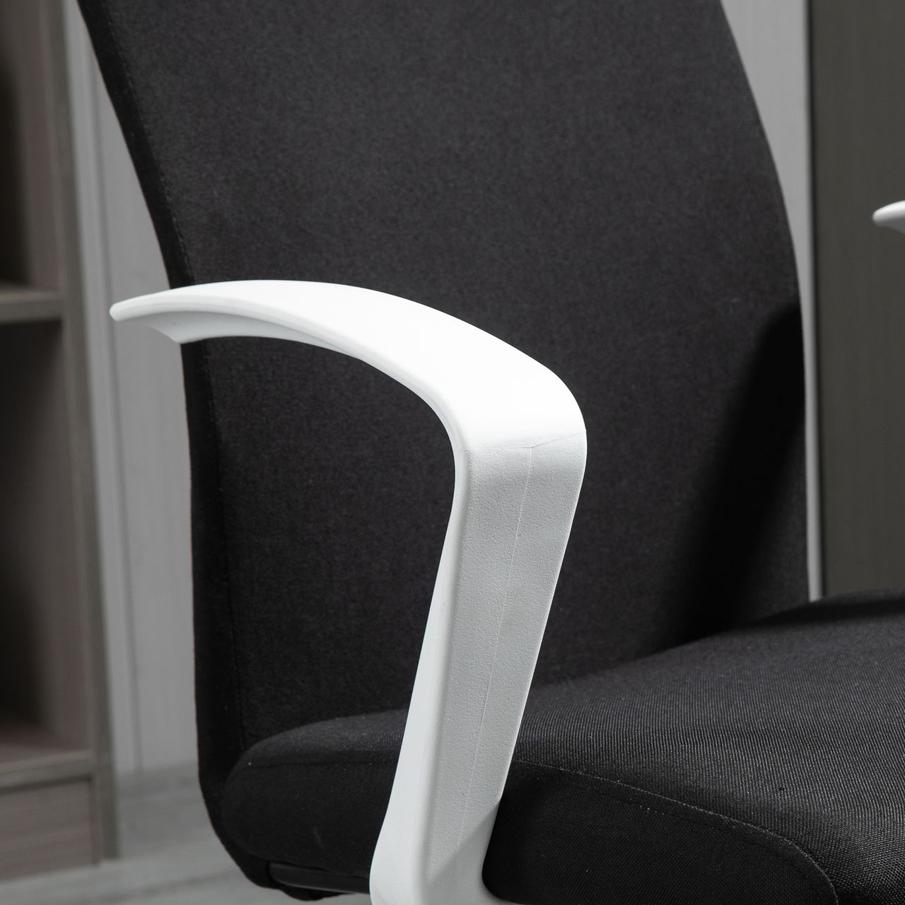 HOMCOM Bürostuhl Schreibtischstuhl Netzrückenstütze mit Wippenfunktion Kopflehne Home-Office-Stuhl höhenverstellbarer ergonomisch 360°-Drehräder Schaumstoff Nylon Schwarz 61 x 61 x 89-99 cm