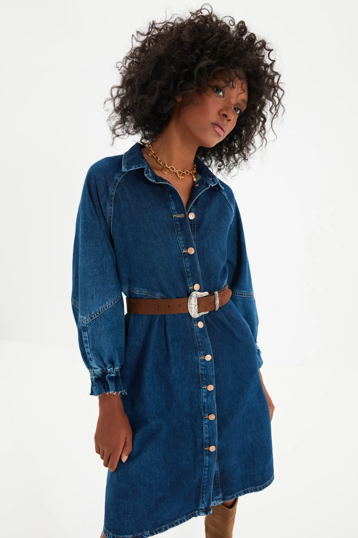 Trendyol Collection  Blaues, detailliertes, übergroßes Jeanskleid mit Nähten TWOAW22EL0072