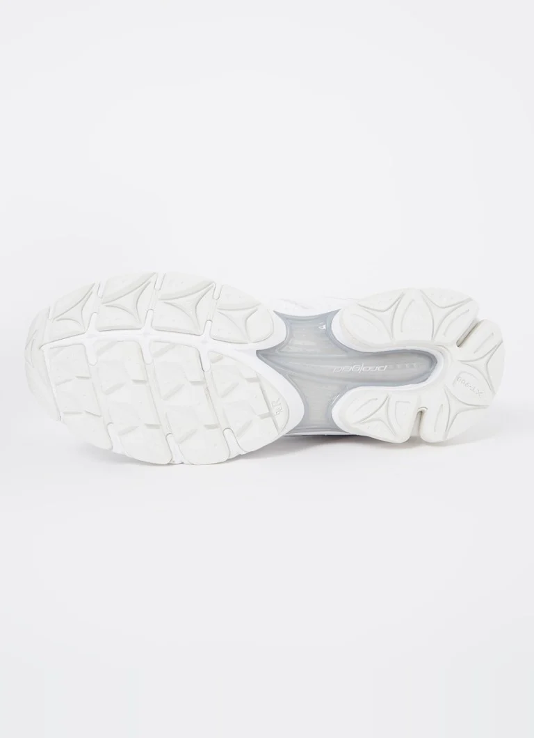 Saucony Progrid Triumph 4 -lenkkarit verkkomaisilla yksityiskohdilla