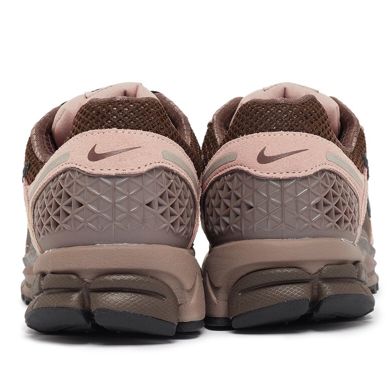 NIKE Wmns Zoom Vomero 5 