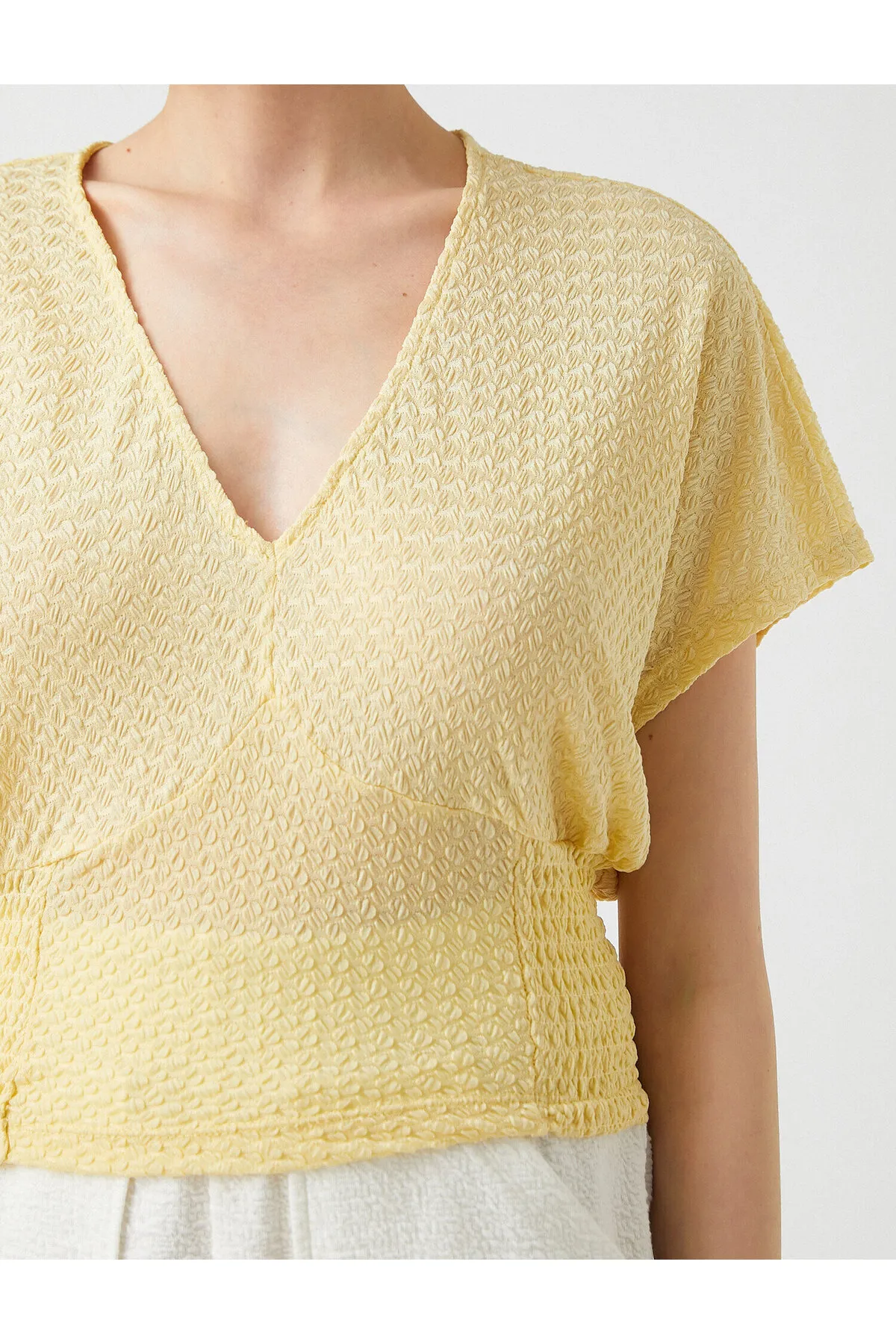 Koton  Kurzarm-T-Shirt mit V-Ausschnitt