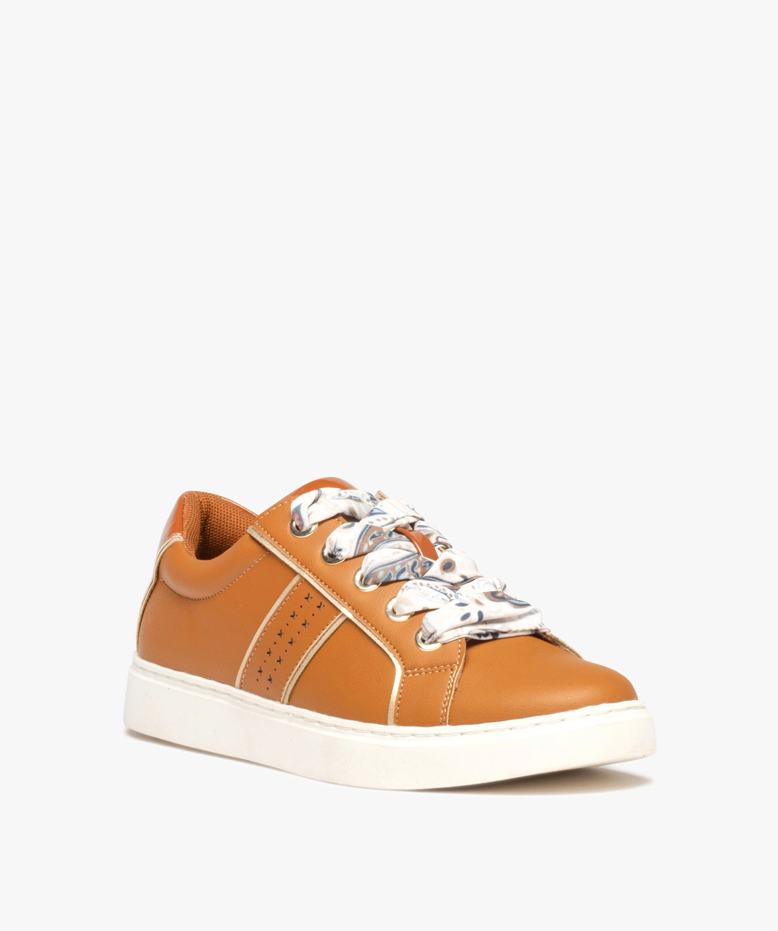 Baskets femme avec touches vernis et lacets foulard camel | GEMO