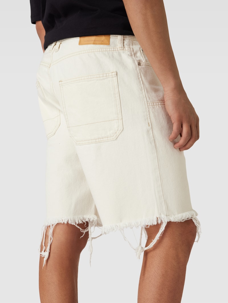 Jeansshorts mit ausgefransten Abschlüssen Modell 'TONY' in ecru