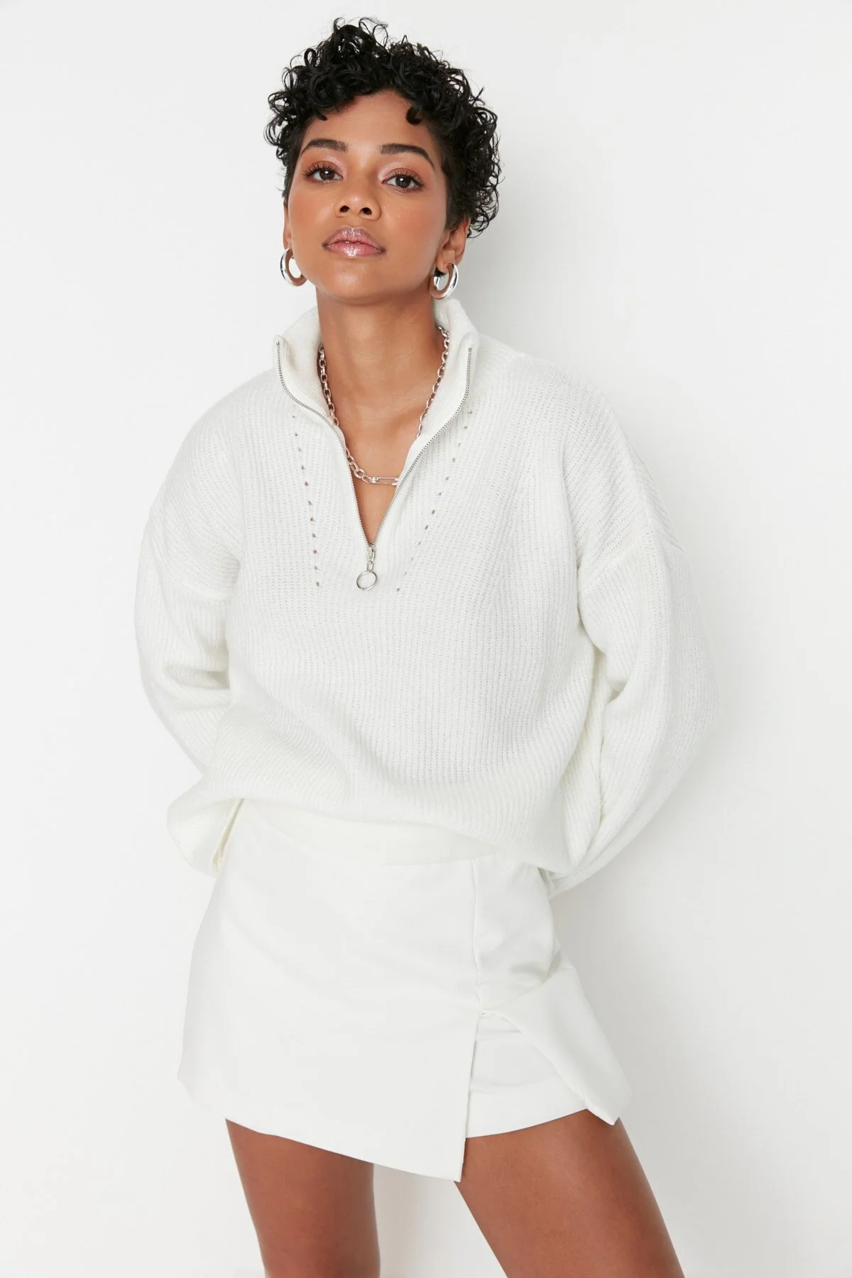 Trendyol Collection  Ecrufarbener, weich strukturierter Strickpullover mit Reißverschluss TWOAW20XS0009