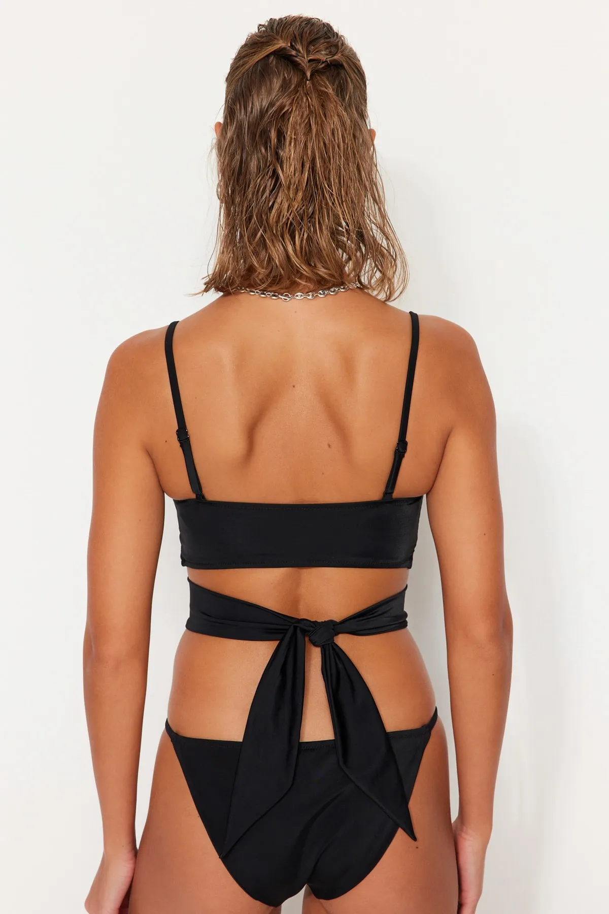 Trendyol Collection  Schwarzes Bralette-Bikinioberteil zum Binden TBESS22BU0279