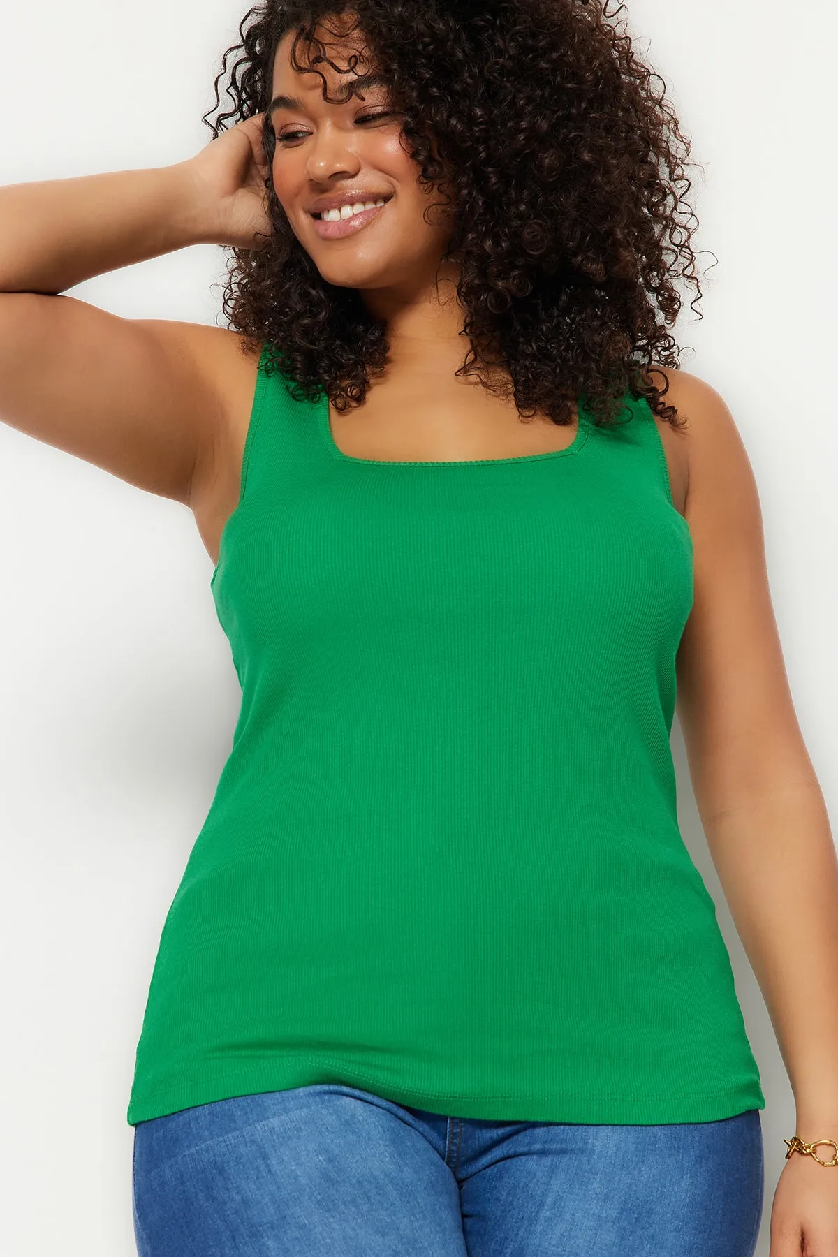 Trendyol Curve  Grünes Basic-Tanktop mit schnurgebundenem Strick und quadratischem Kragen TBBSS22AL0011