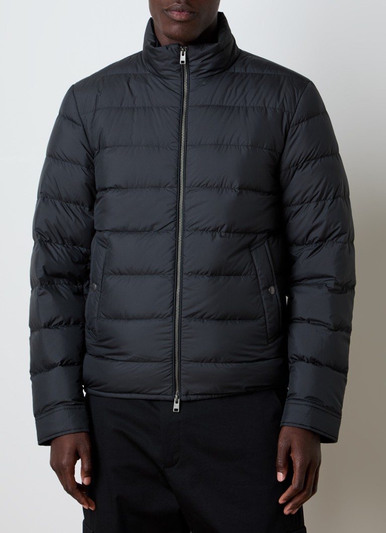 Jachetă matlasată din microfibră Woolrich, umplută cu puf și prevăzută cu buzunare laterale.