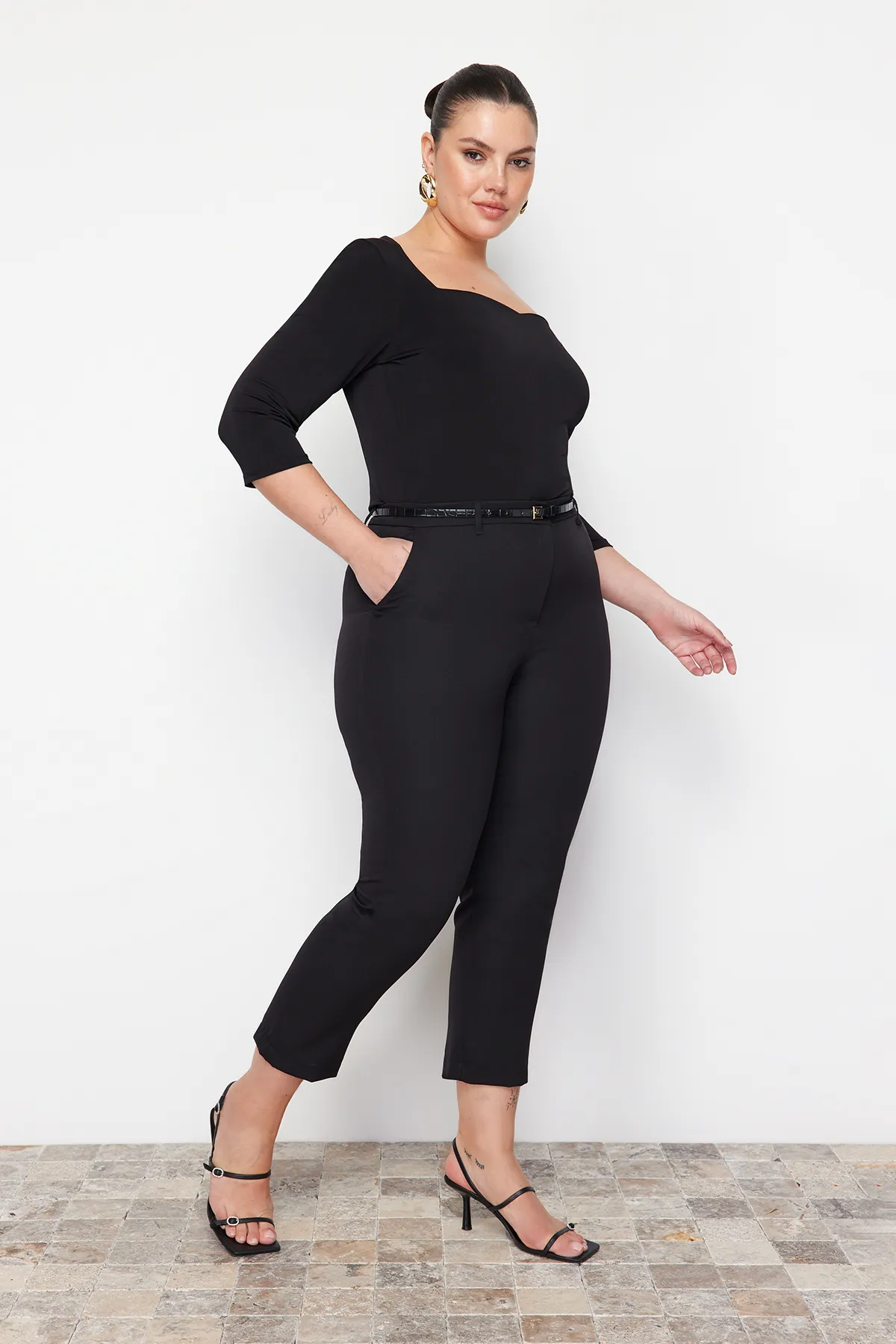 Trendyol Curve  Schwarze gewebte Hose TBBAW23AR00020