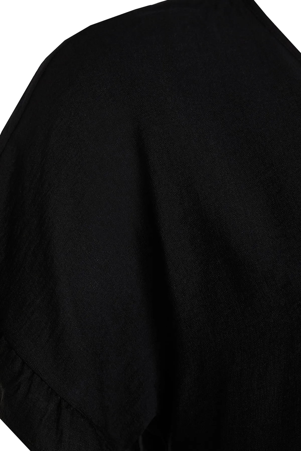 Trendyol Curve  Schwarze gewebte Volantbluse TBBSS22AF0002