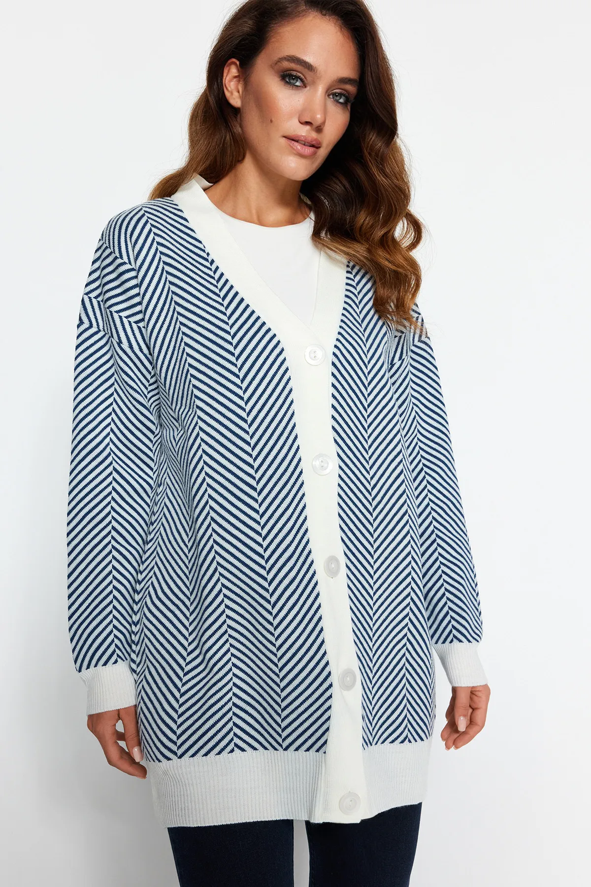 Trendyol Modest  Blau gestreifte Strickjacke TCTAW23HI00070