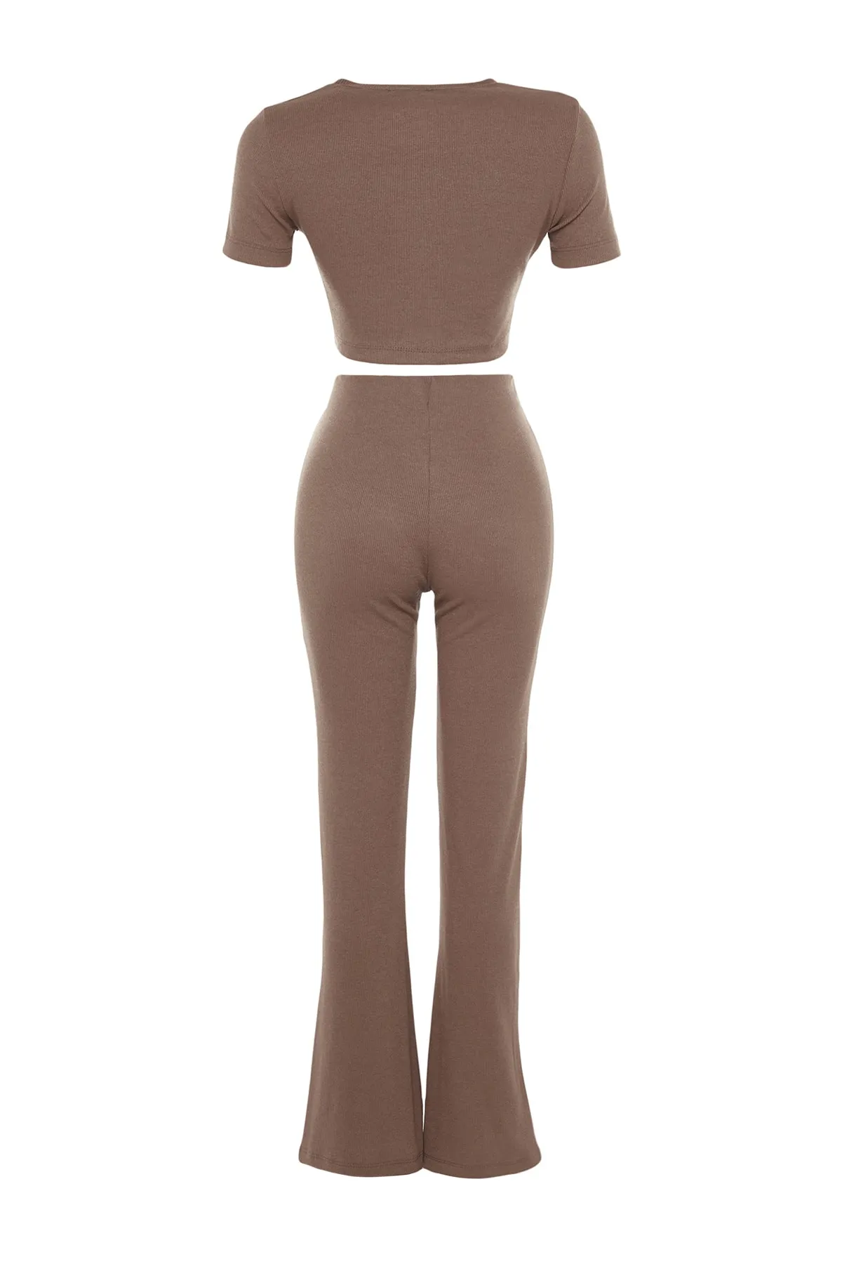 Trendyol Collection  Braunes, kurzes Set aus geripptem, flexiblem Strickoberteil und -unterteil mit Rundhalsausschnitt TWOSS21AU0160