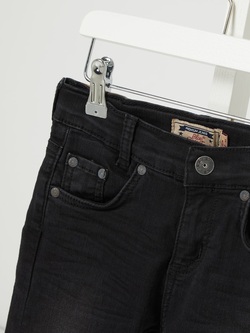 Skinny Fit Jeans mit Stretch-Anteil in schwarz