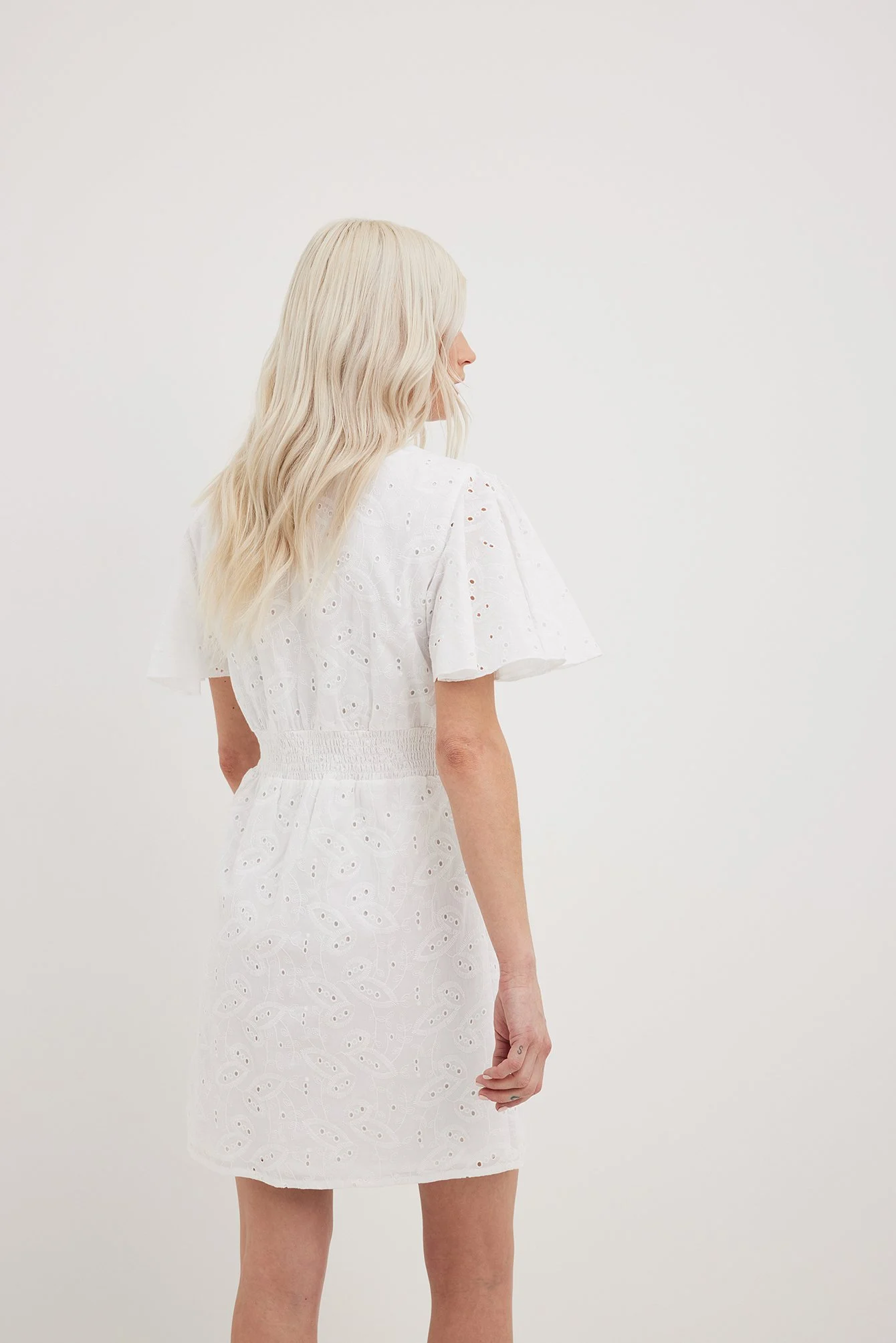 Anglaise-Minikleid mit Knopfleiste