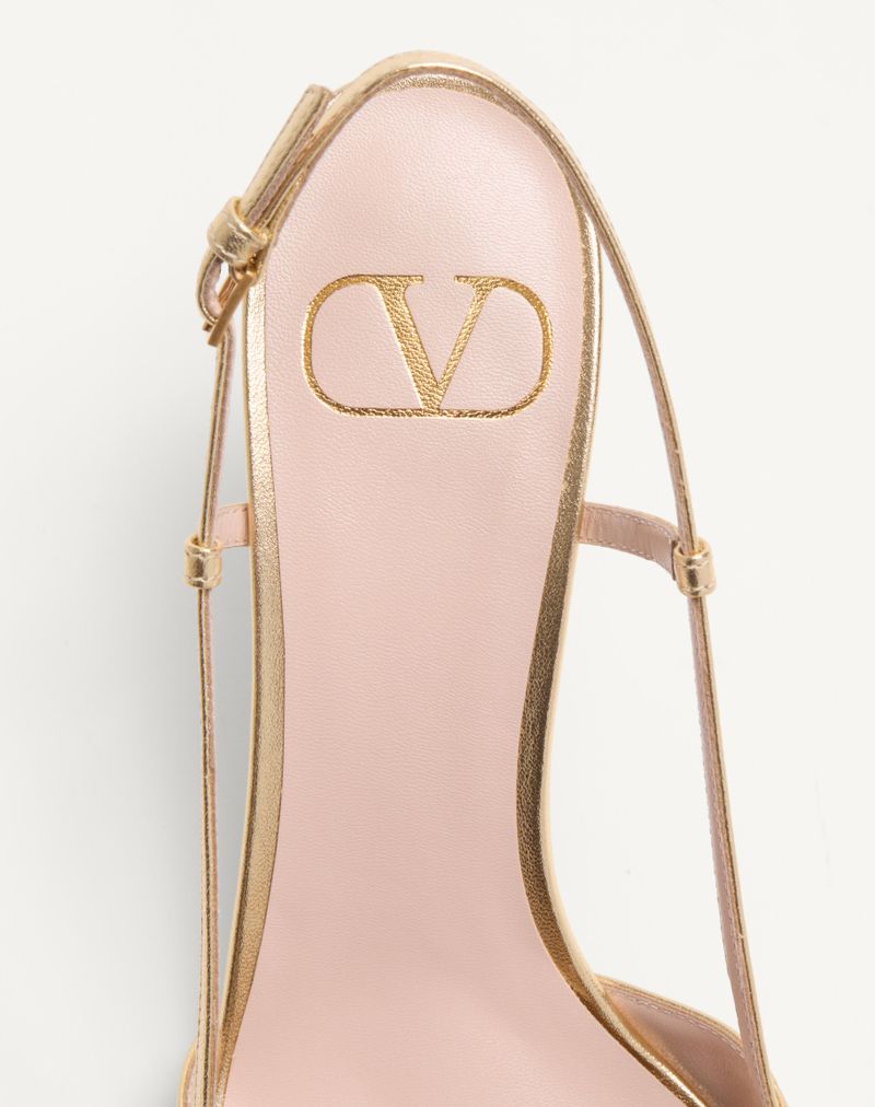 Bomba Slingback VLogo Signature em napa laminada de 80 mm