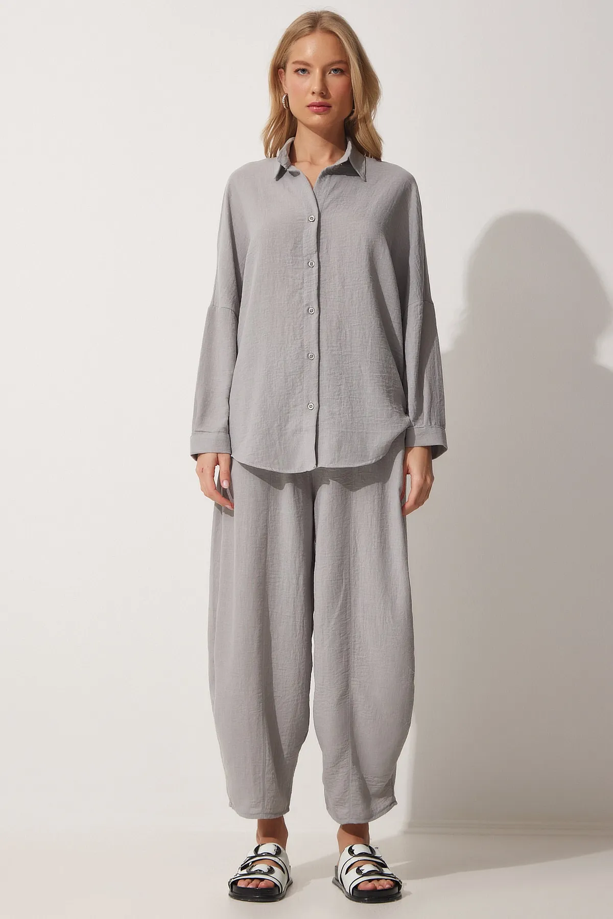 Happiness İstanbul  Graues Leinenhemd-Shalwar-Hosen-Set für Damen DZ00080