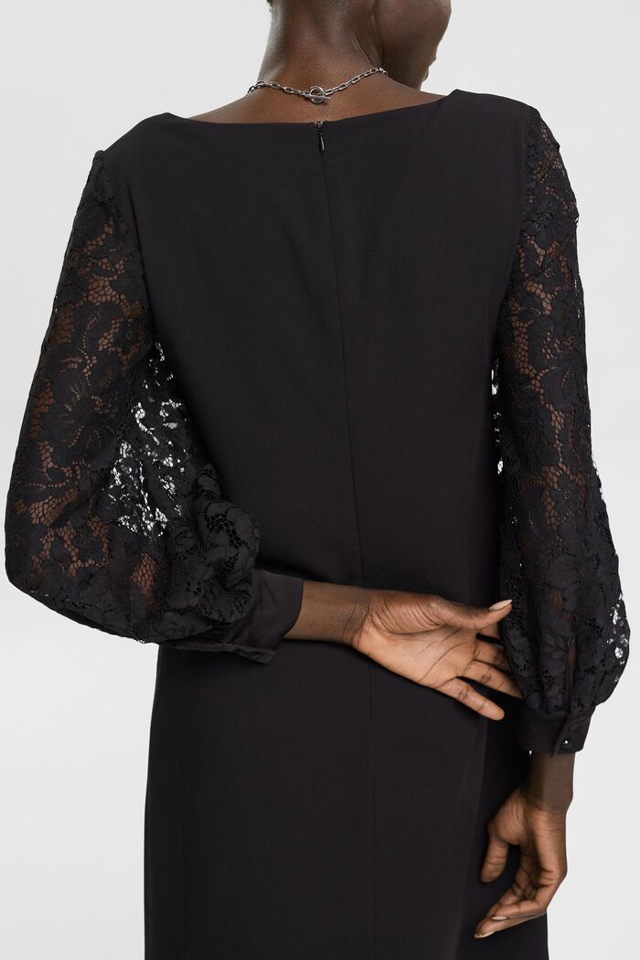 Minikleid mit Spitzenärmeln