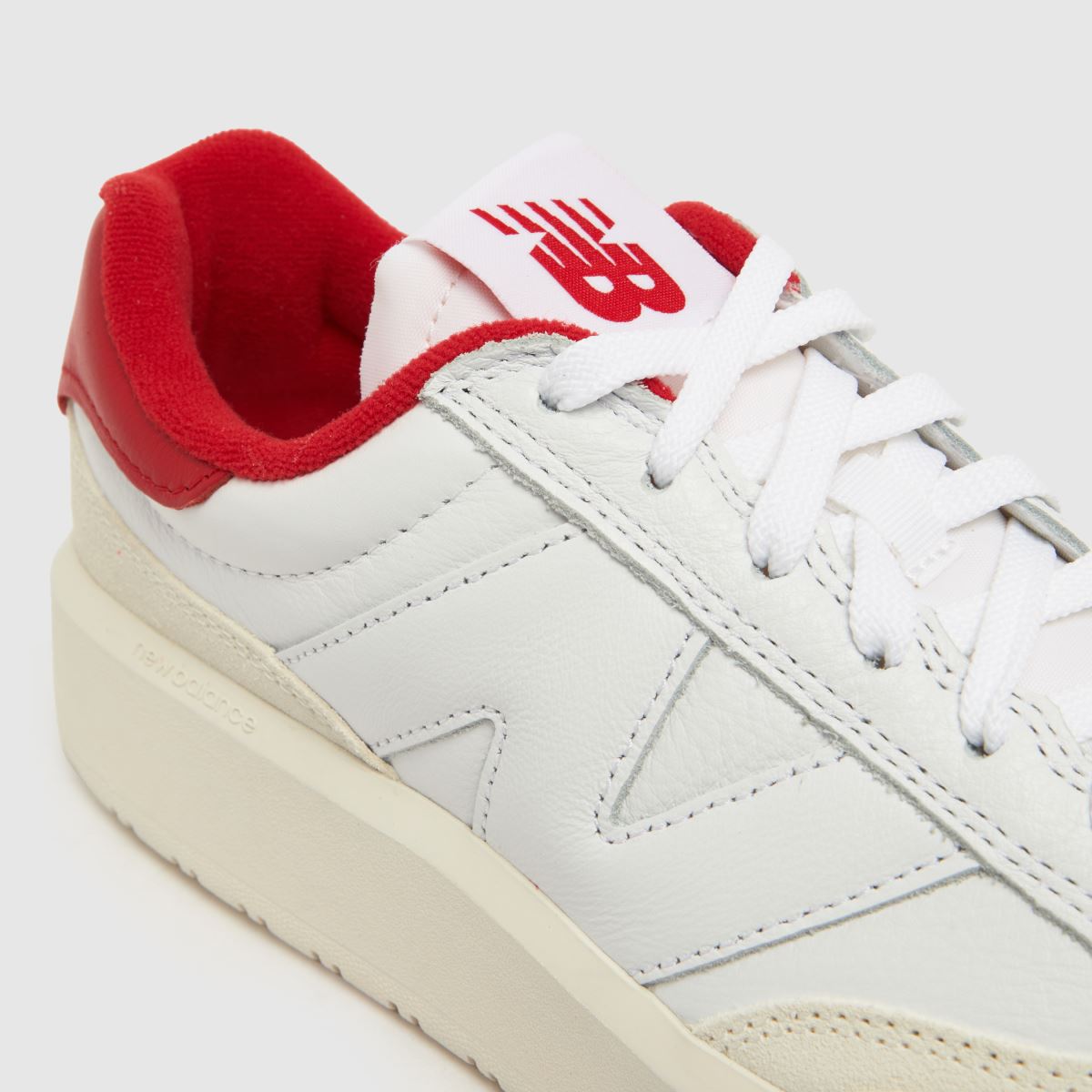 New Balance CT302 sportcipő fehér és piros színben