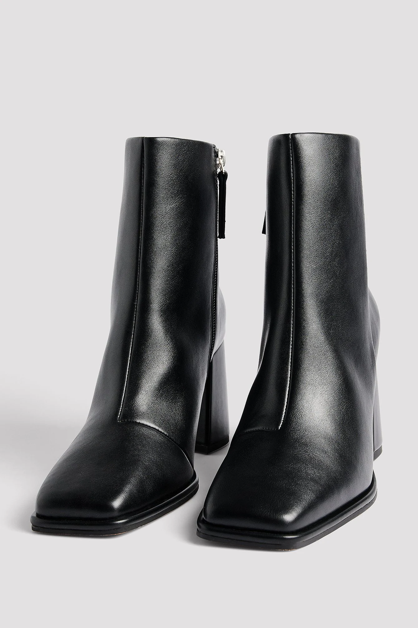 Stiefeletten mit eckiger Zehe
