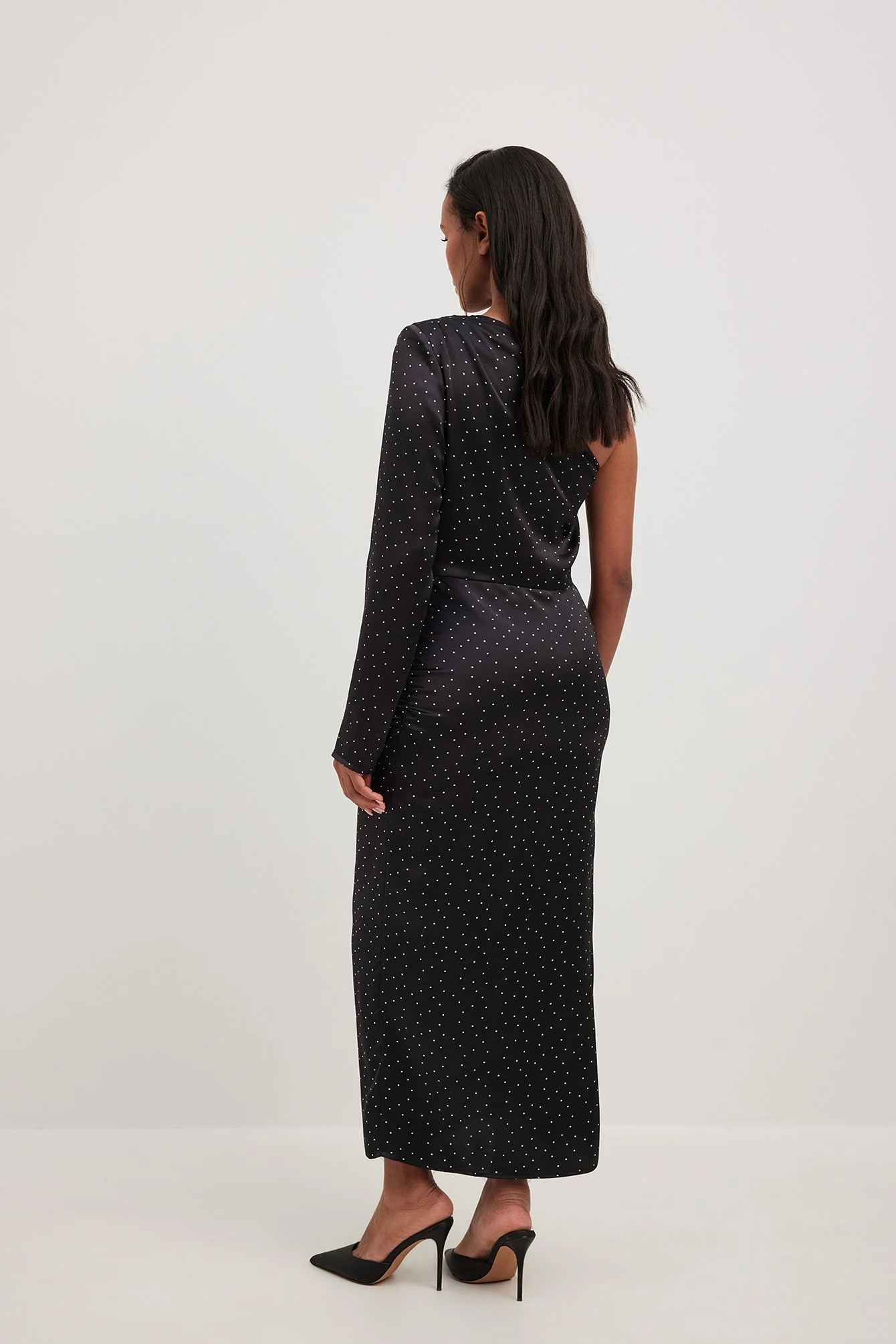 Einseitig schulterfreies Midikleid