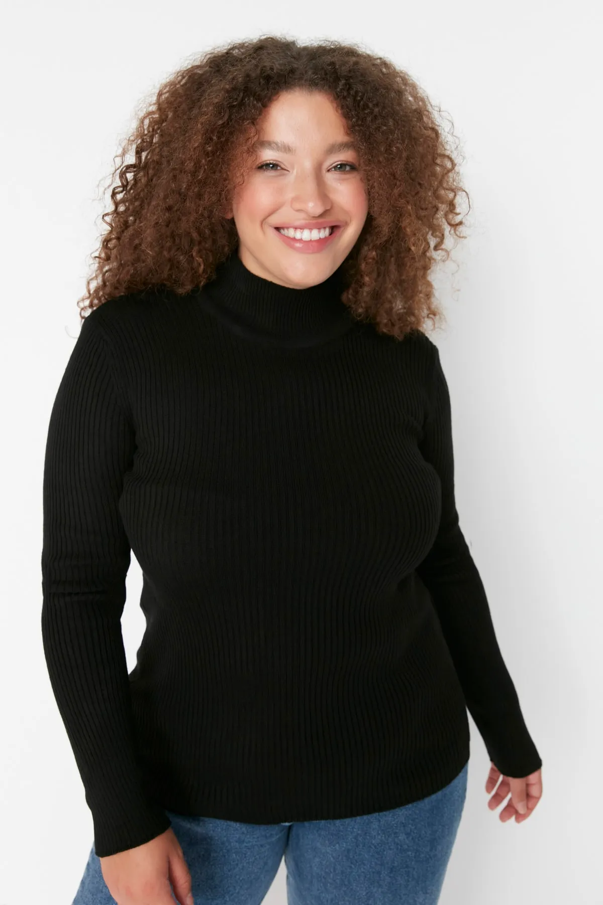 Trendyol Curve  Schwarzer dünner Strickpullover mit halbem Rollkragen TBBAW23AN00022