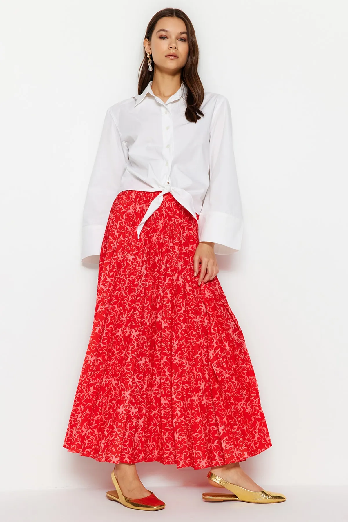 Trendyol Modest  Roter gewebter Plisseerock mit Blumenmuster und elastischer Taille TCTSS23EE00018