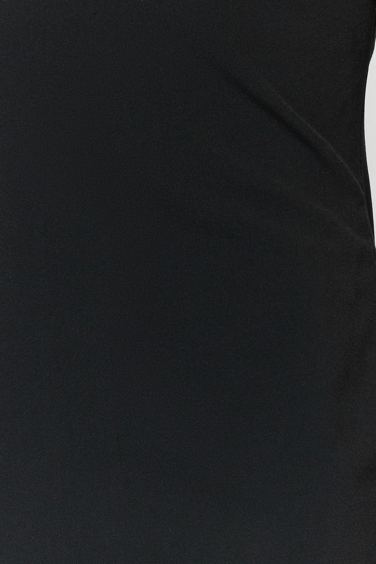 Trendyol Collection  Schwarzes, gerade geschnittenes, trägerloses Midi-Webkleid aus Webstoff TWOSS22EL00795