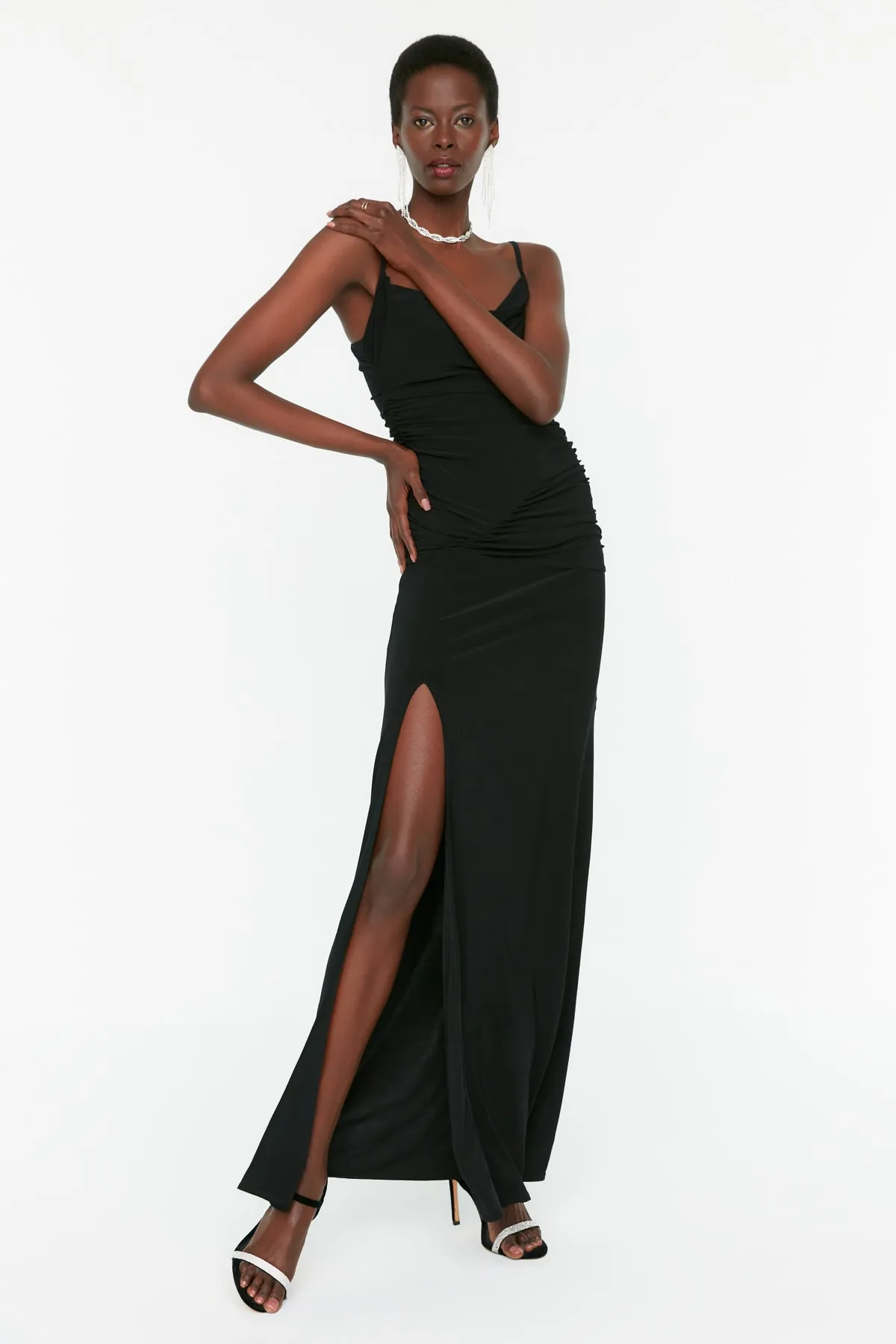 Trendyol Collection  Schwarzes langes Abendkleid aus Strick TPRSS22AE0112