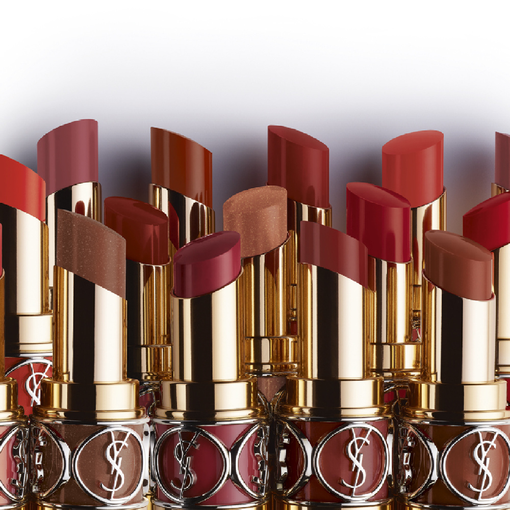 Yves Saint Laurent Rouge Volupté Shine Rouge à lèvres alliant couleur, soin etbrillance longue tenue.