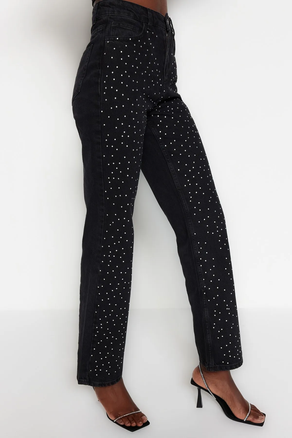 Trendyol Collection  Schwarze Stone-Jeans mit hoher Taille und weitem Beinausschnitt TWOAW23JE00442