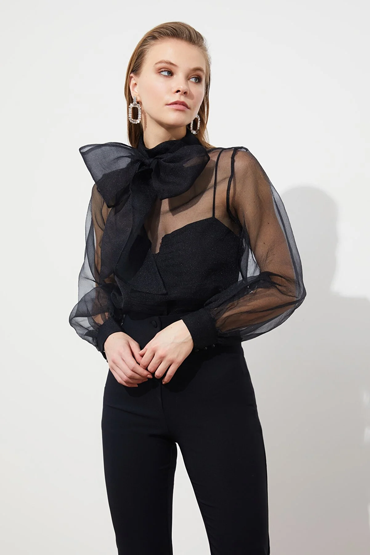 Trendyol Collection  Schwarze transparente Tüllbluse TPRSS20EL1182