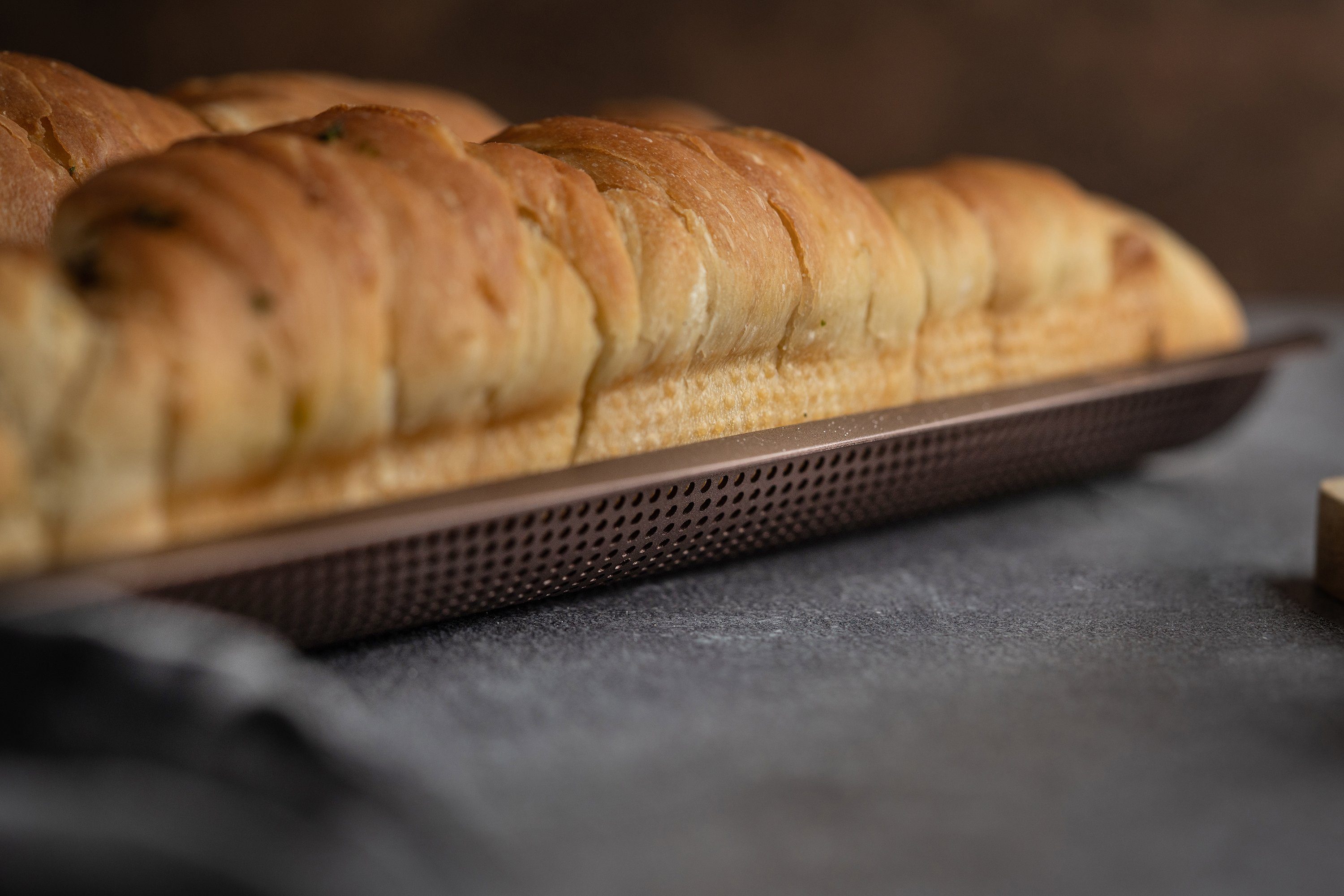 Sallys Baguetteblech Antihaft, Spülmaschinengeeignet, für 2 Baguettes, Abgekupfert