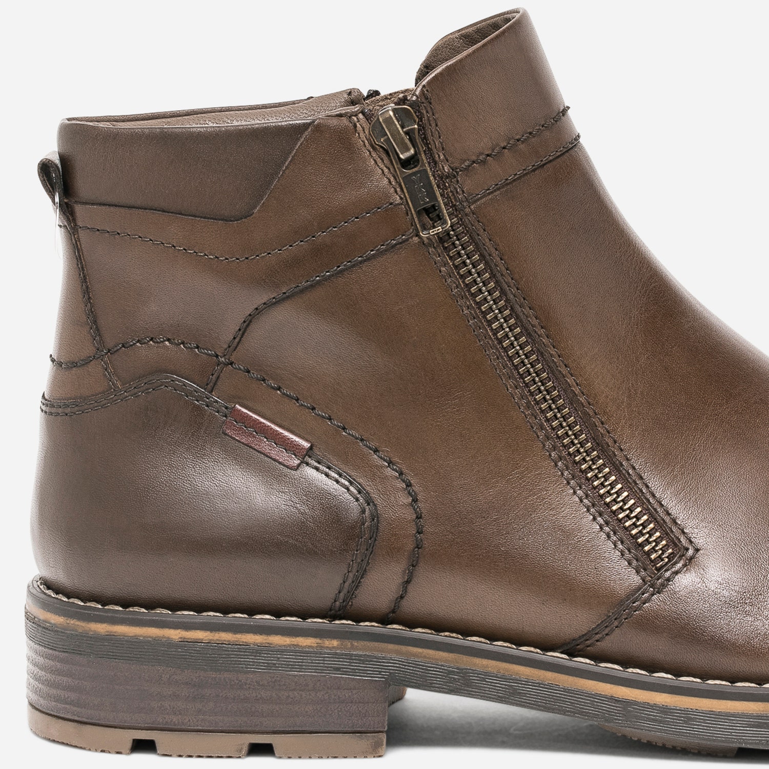 Boots marron en cuir zippé