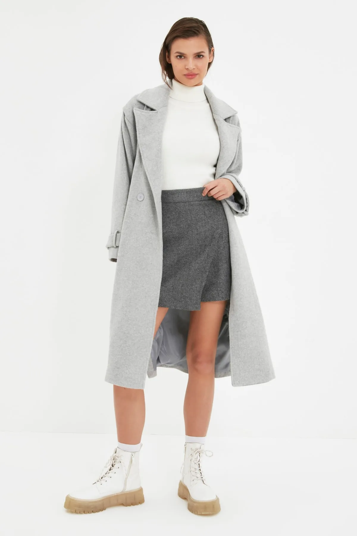 Trendyol Collection  Anthrazitfarbener, gewebter Shortsrock mit Wickelstich TWOAW21SR0082