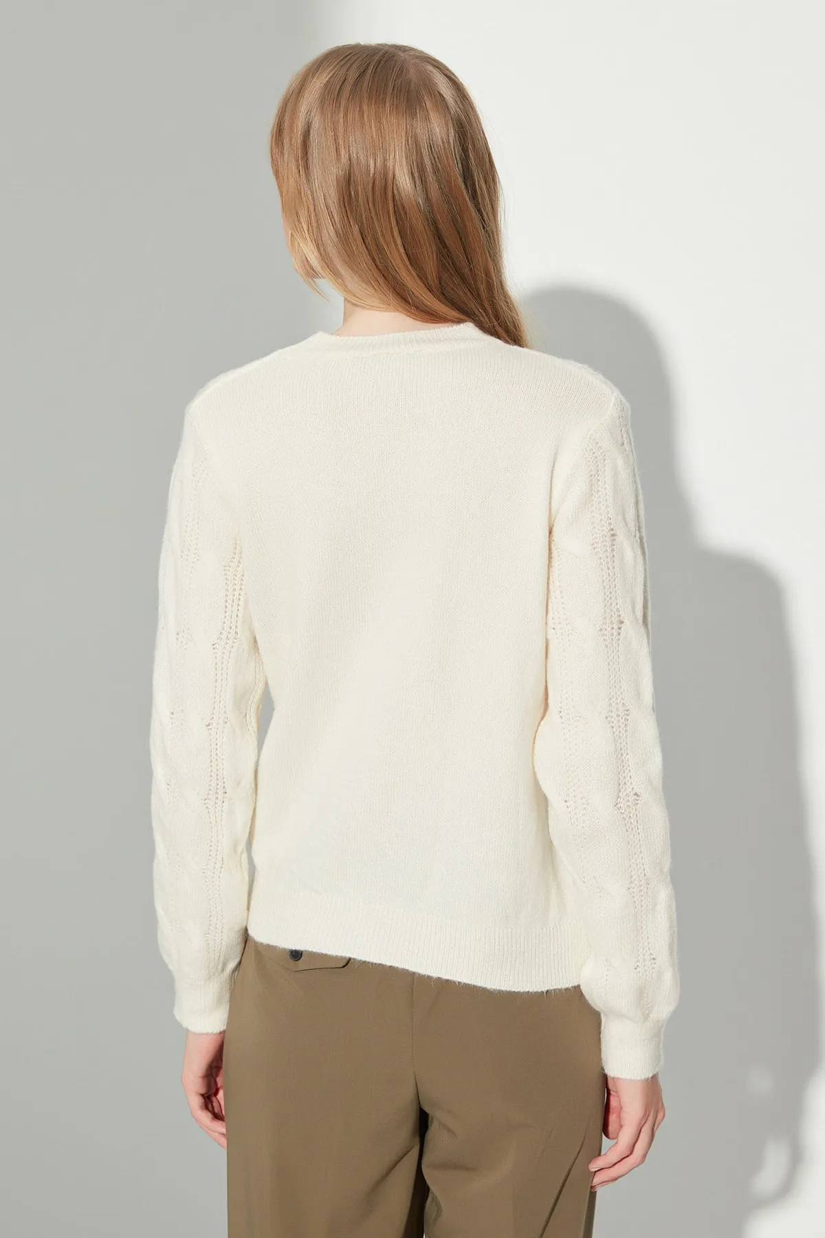 Trendyol Collection  Ecrufarbener, detaillierter Strickpullover aus Wolle TWOAW23KZ01027