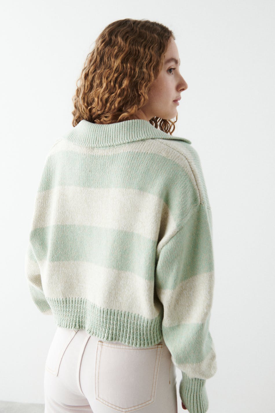 Y knitted collar sweater