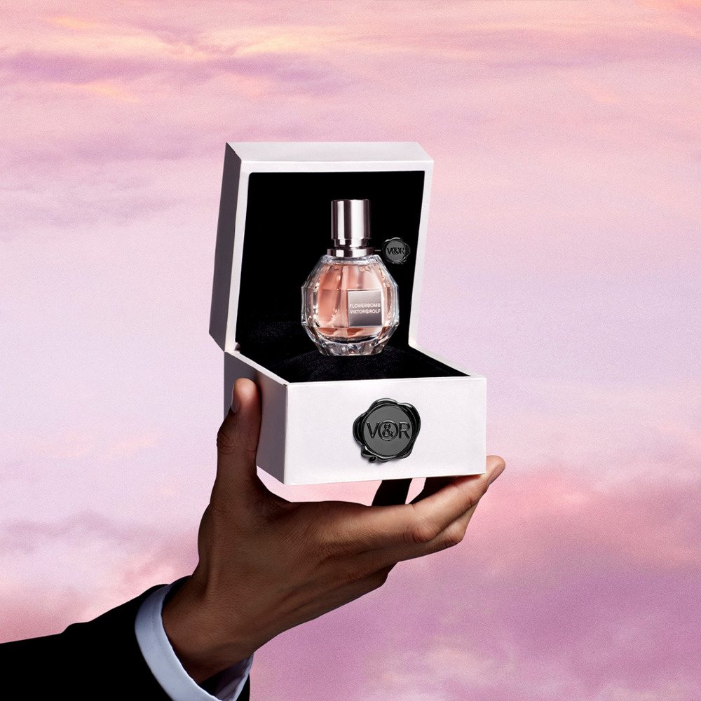 Viktor & Rolf Flowerbomb Eau de Parfum, un millefeuille de fleurs