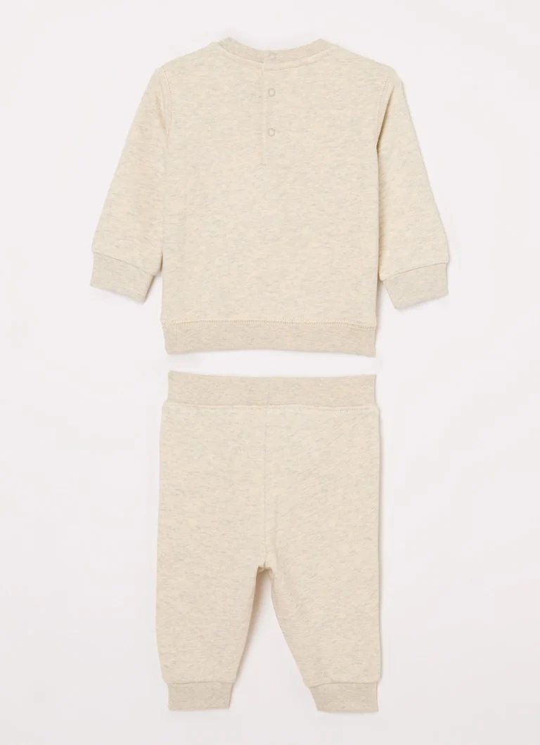 Costum din două piese de la Ralph Lauren, format dintr-un pulover și pantaloni de trening.