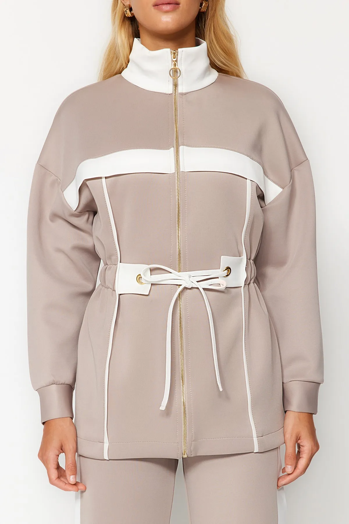 Trendyol Modest  Nerzfarbenes, ecrufarbenes Set aus Oberteil und Unterteil aus Scuba-Strick mit Paspelierung TCTAW24US00071
