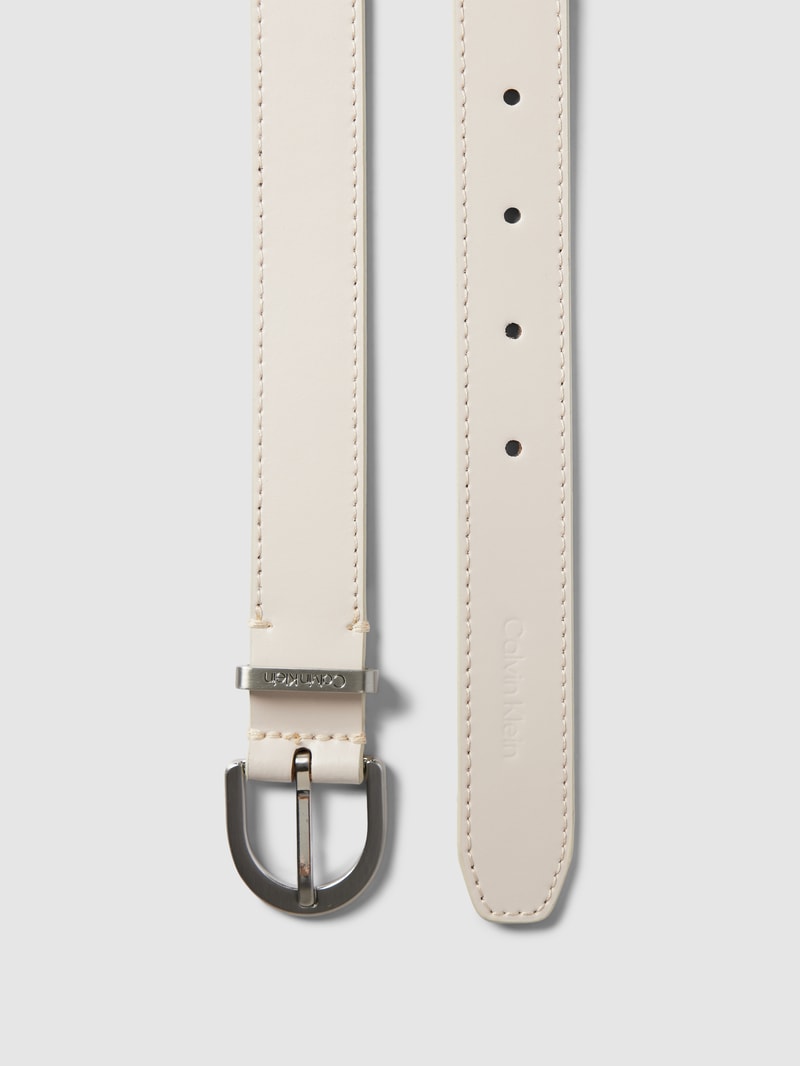Ledergürtel mit Dornschließe in metallic Modell 'MUST' in offwhite