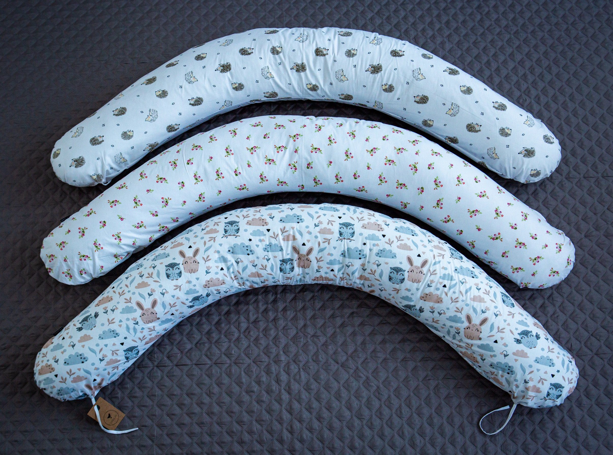 Loolay Stillkissen Premiere! IGEL Baumwolle Schwangerschaftskissen Seitenschläferkissen, MUSTER: Kleine IGEL; WEICH Füllung + 100% BIO-Baumwolle Kissenbezug, XXL 170 cm Stillkissen + Bezug mit Reißverschluss! PREMIUM Geschenk, LOOLAY® - 100% Europäis