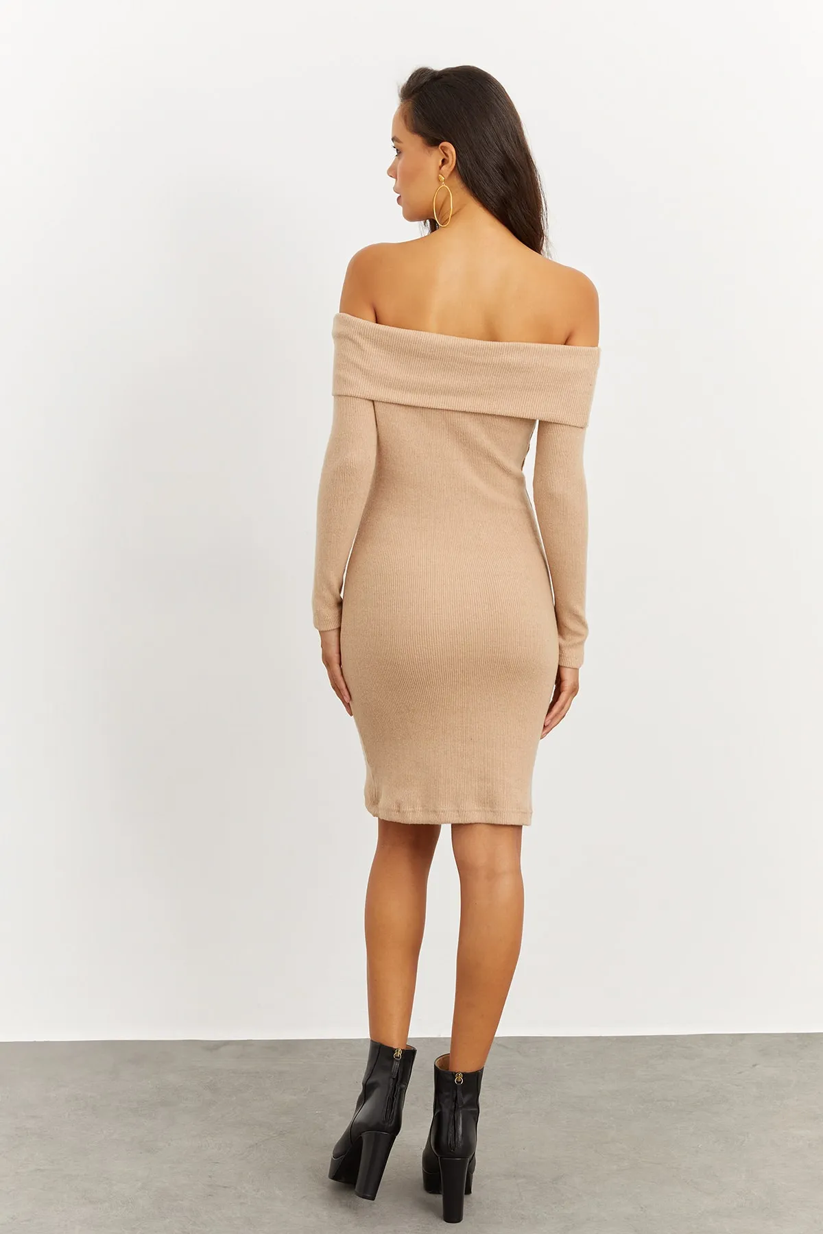Cool & Sexy  Kamelfarbenes Camisole-Kleid mit Madonna-Kragen für Damen CG272