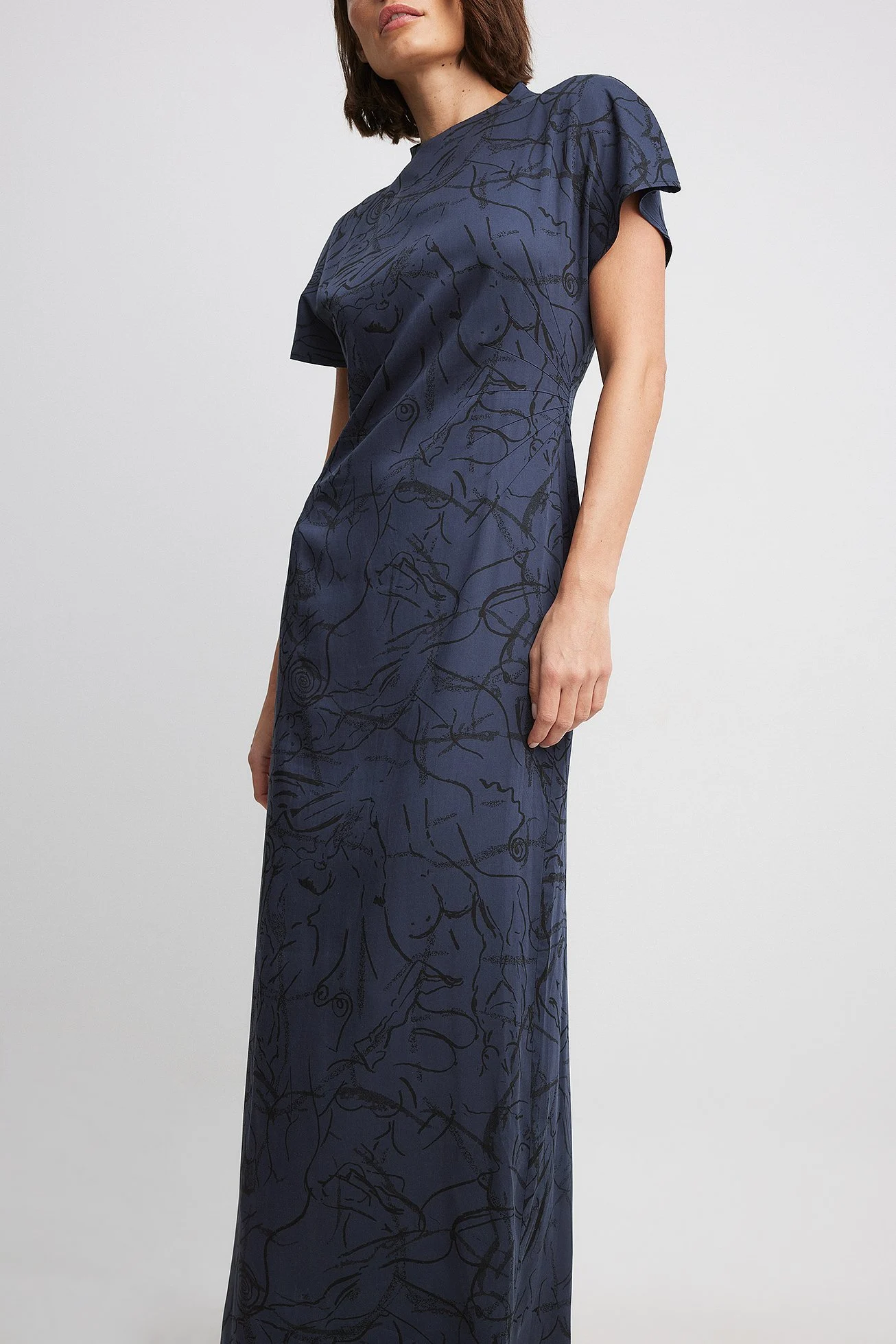 Maxikleid mit Taillendetail