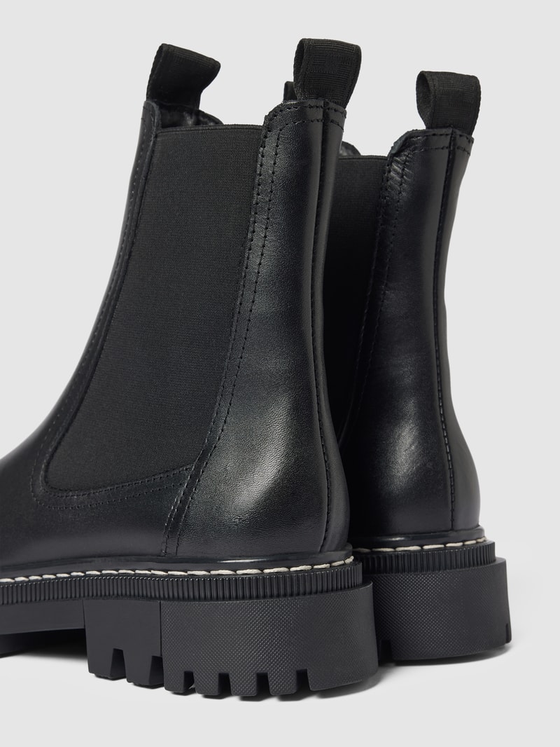 Chelsea Boots aus Leder mit Ziernaht in schwarz