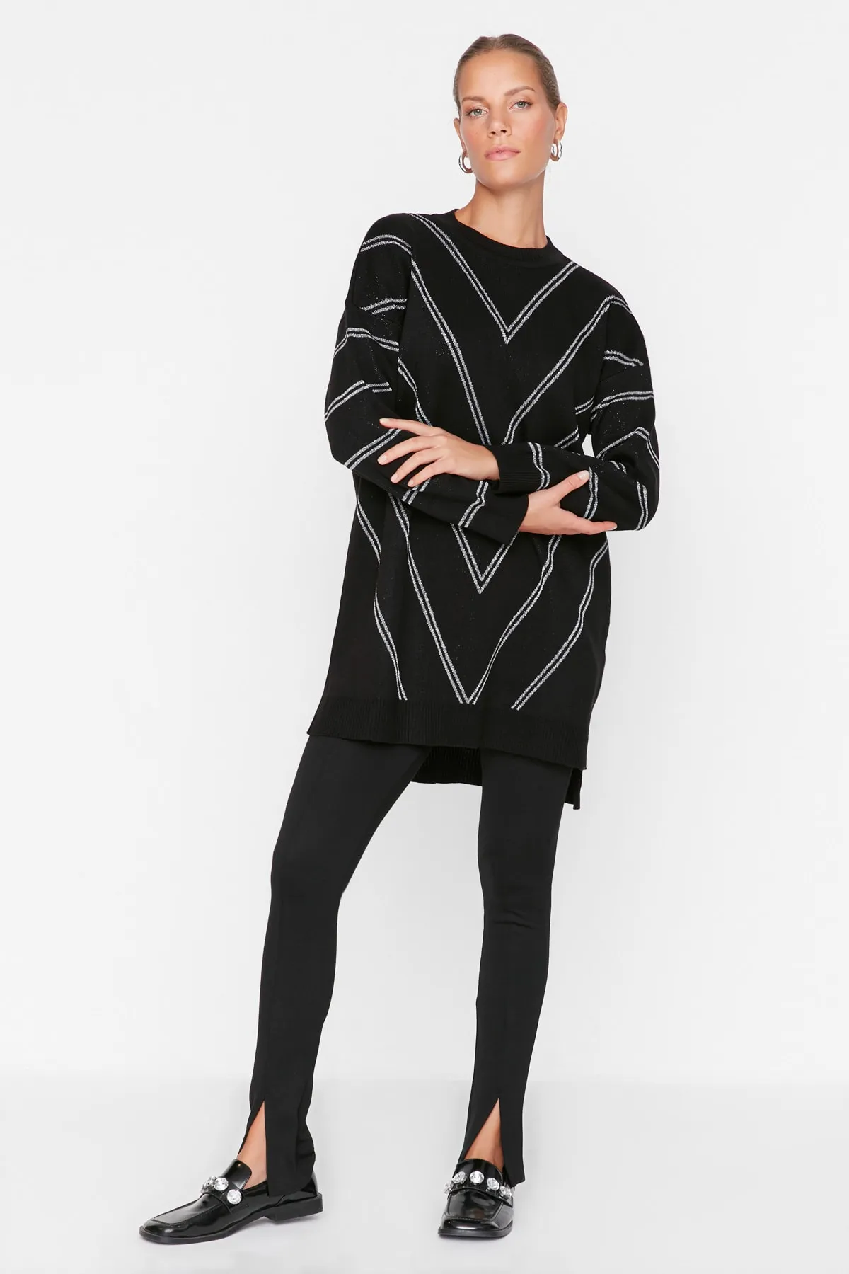Trendyol Modest  Schwarzer langer Strickpullover aus Lurex TCTAW22AK0129