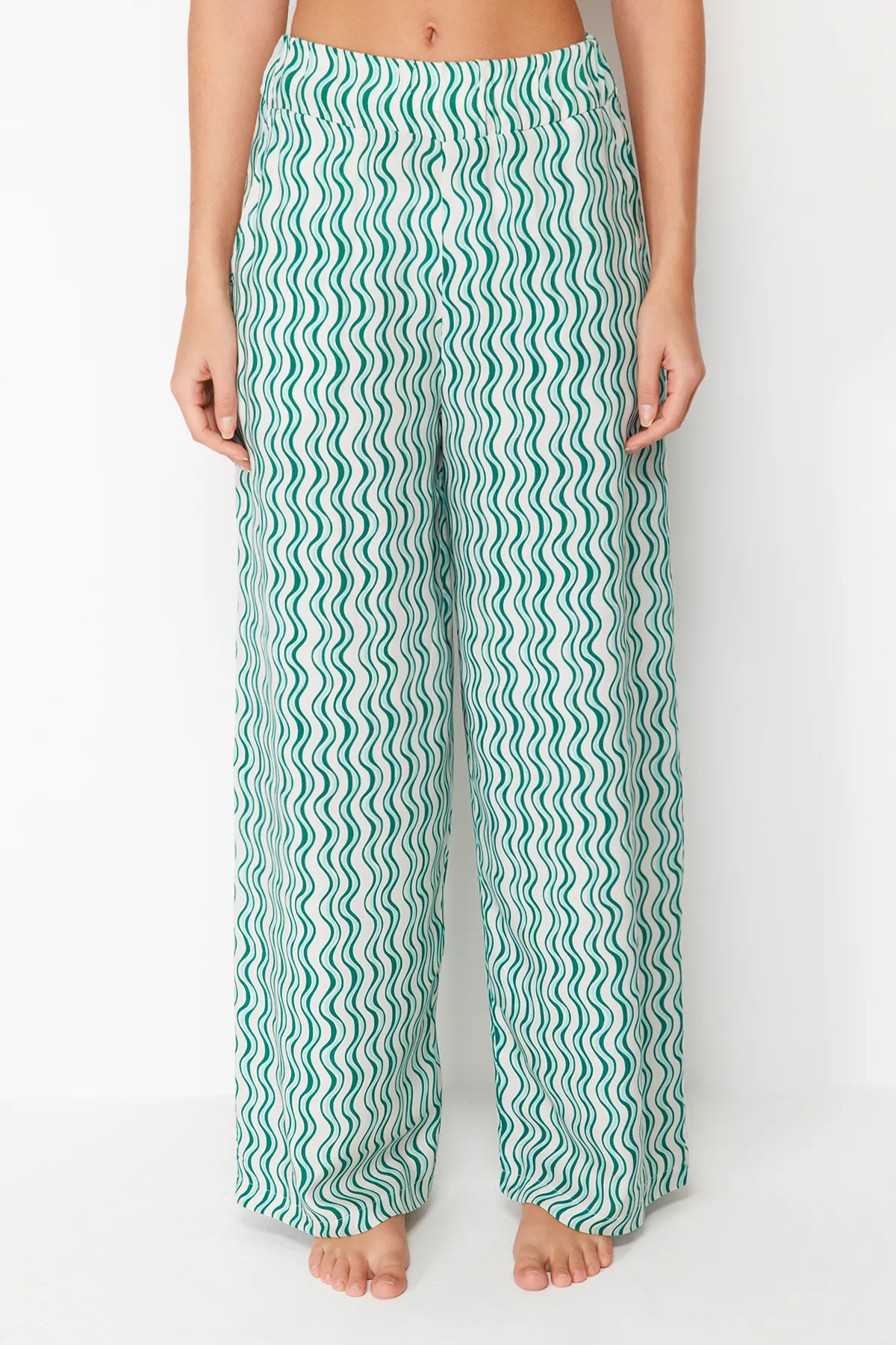 Trendyol Collection  Gewebtes Kimono-Hosenset mit abstraktem Muster TBESS24AU00067